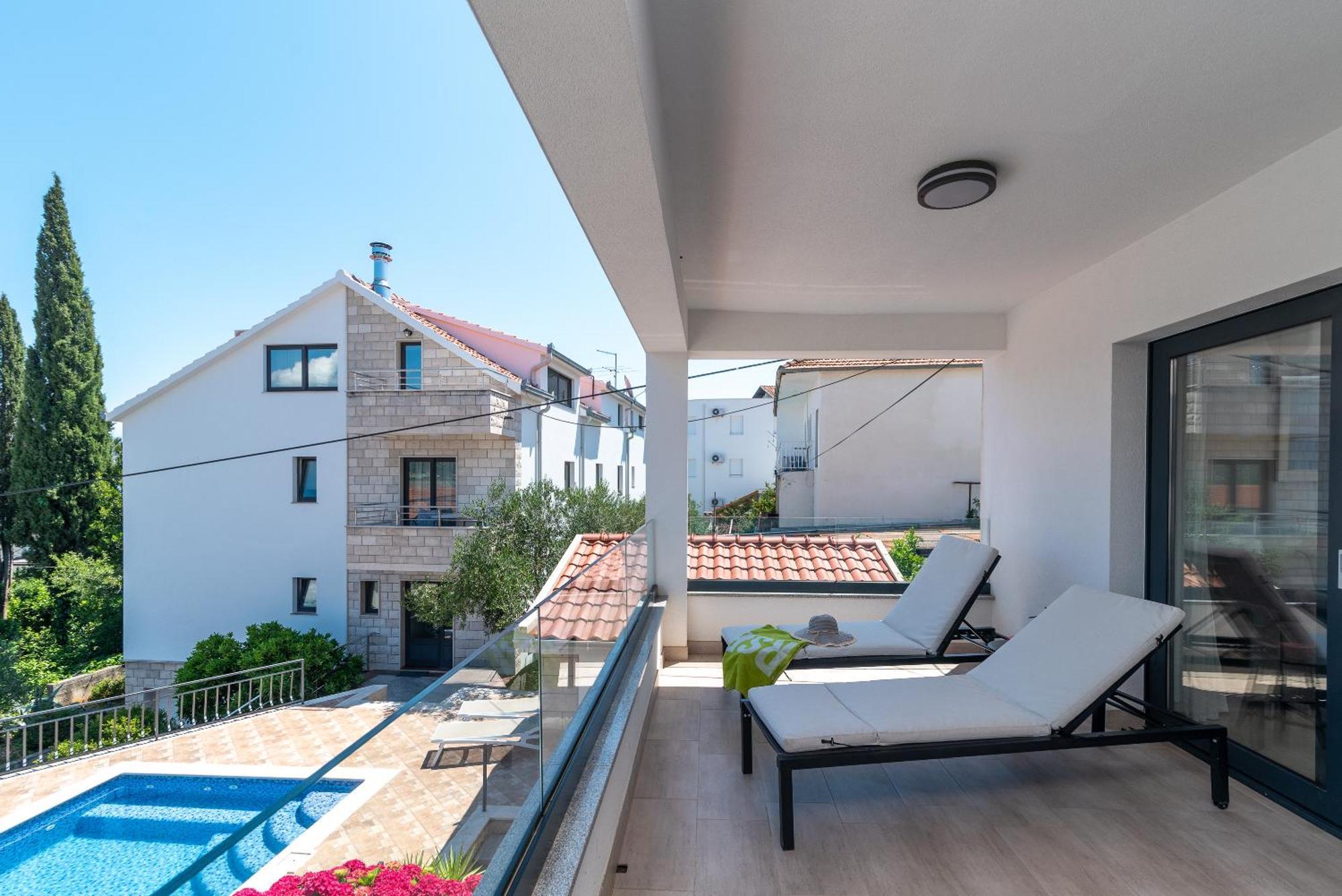 Maca Apartments & Suites Трогир Экстерьер фото