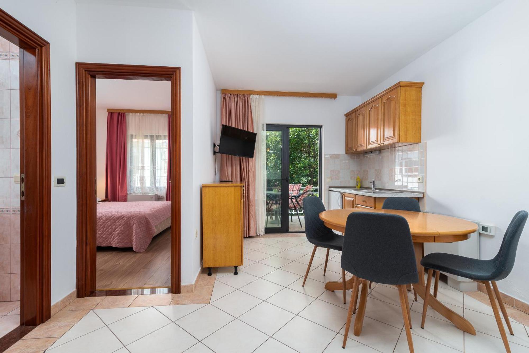 Maca Apartments & Suites Трогир Экстерьер фото
