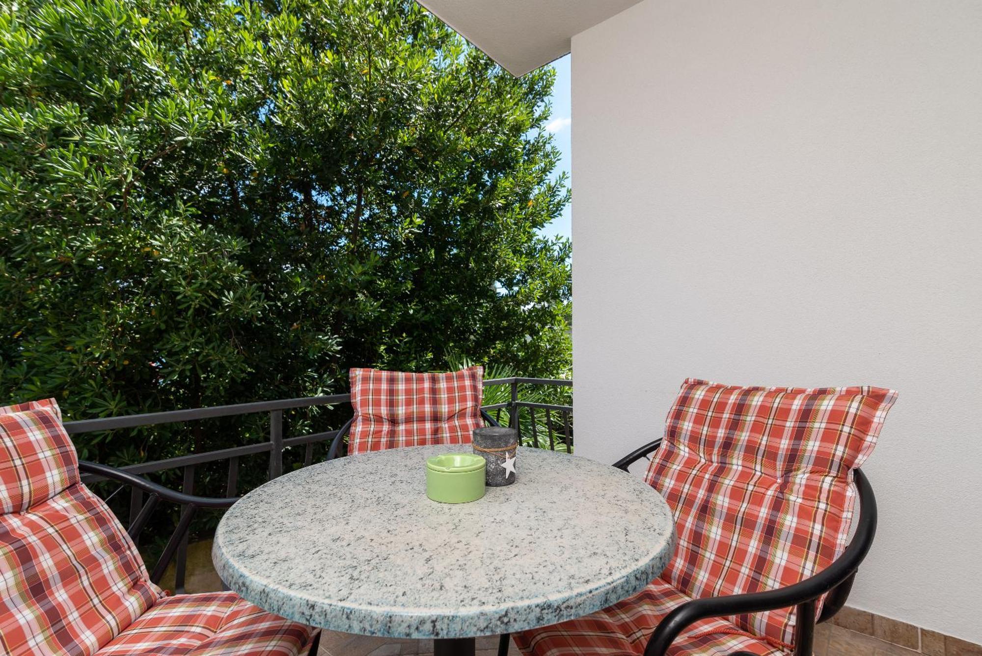 Maca Apartments & Suites Трогир Экстерьер фото