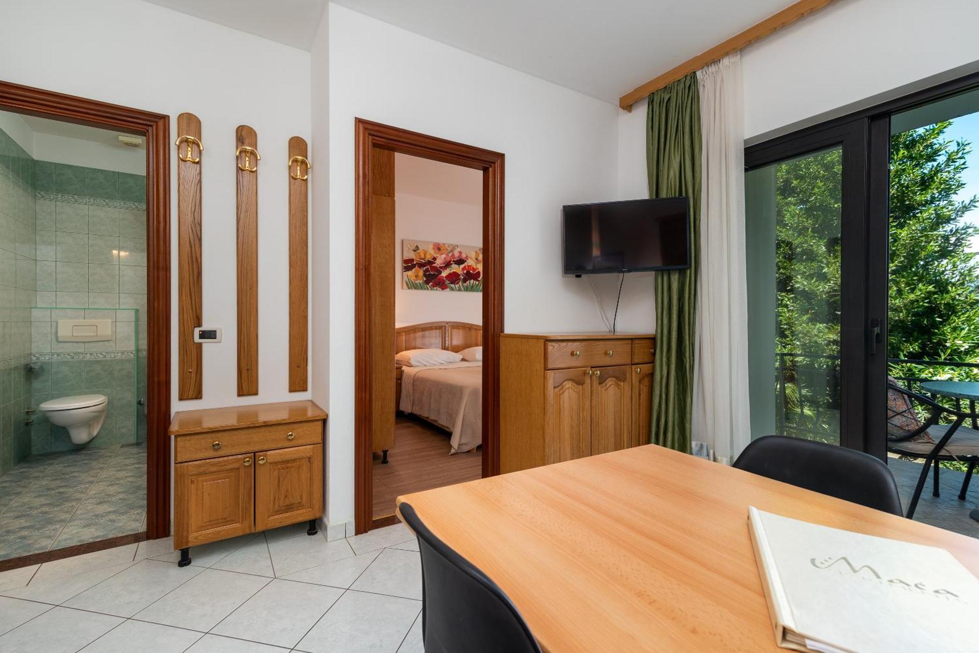 Maca Apartments & Suites Трогир Экстерьер фото