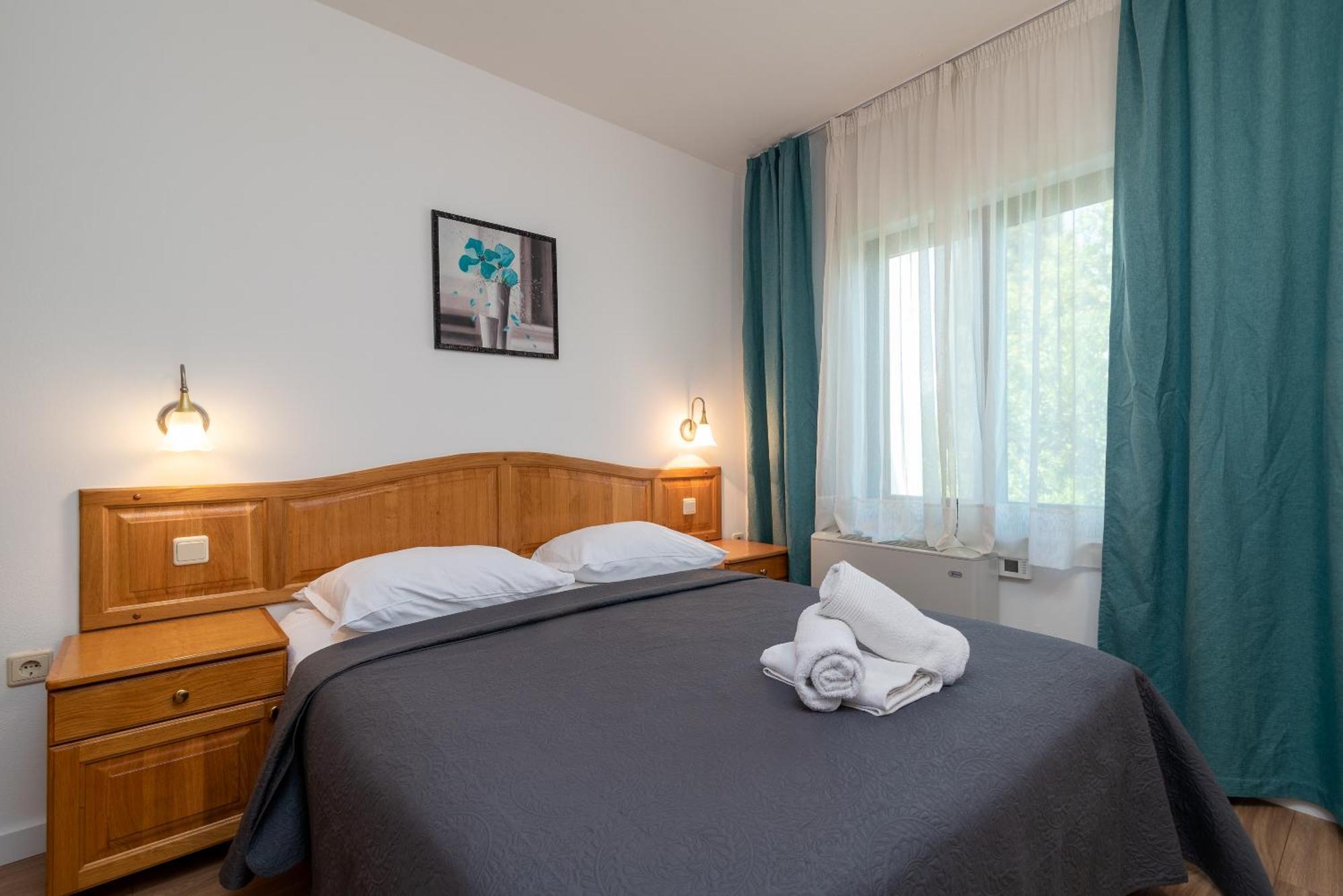 Maca Apartments & Suites Трогир Экстерьер фото