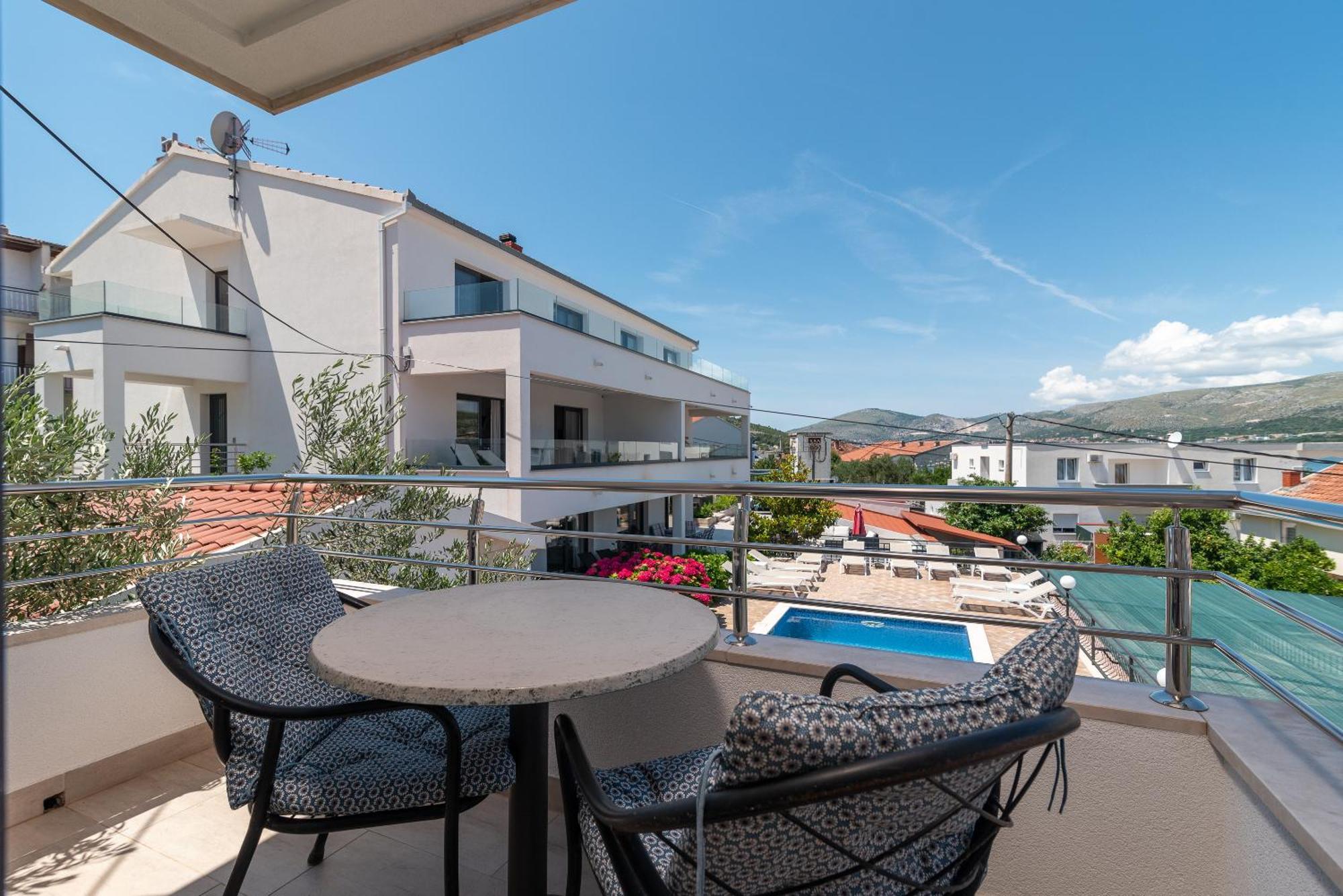 Maca Apartments & Suites Трогир Экстерьер фото
