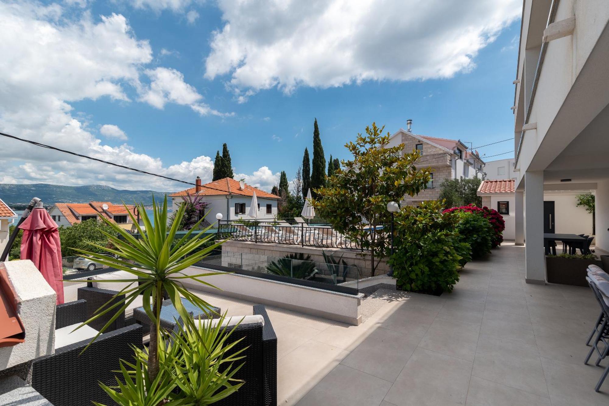 Maca Apartments & Suites Трогир Экстерьер фото