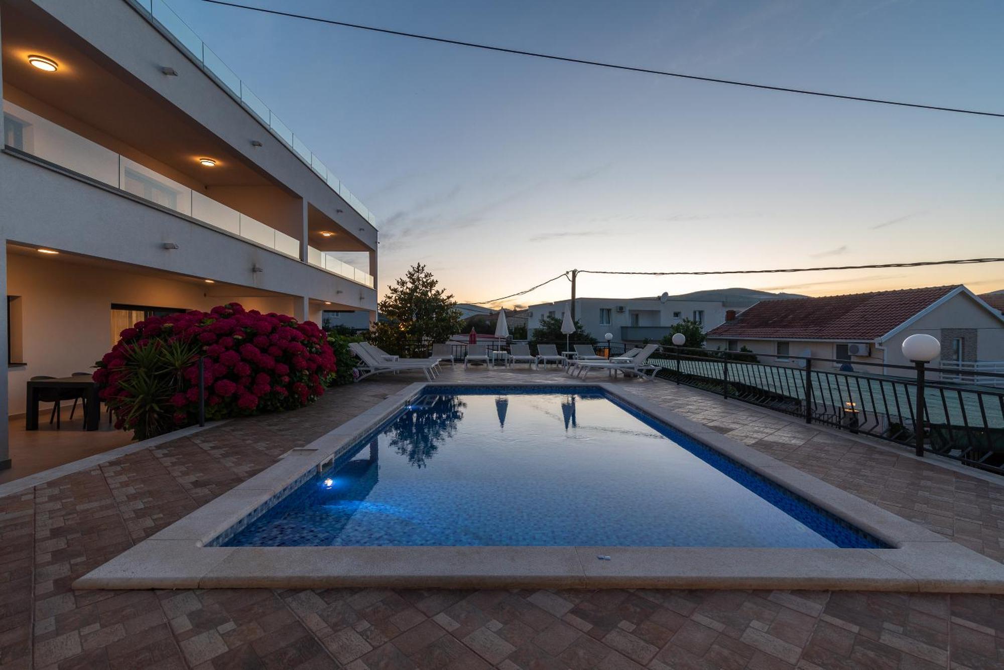 Maca Apartments & Suites Трогир Экстерьер фото