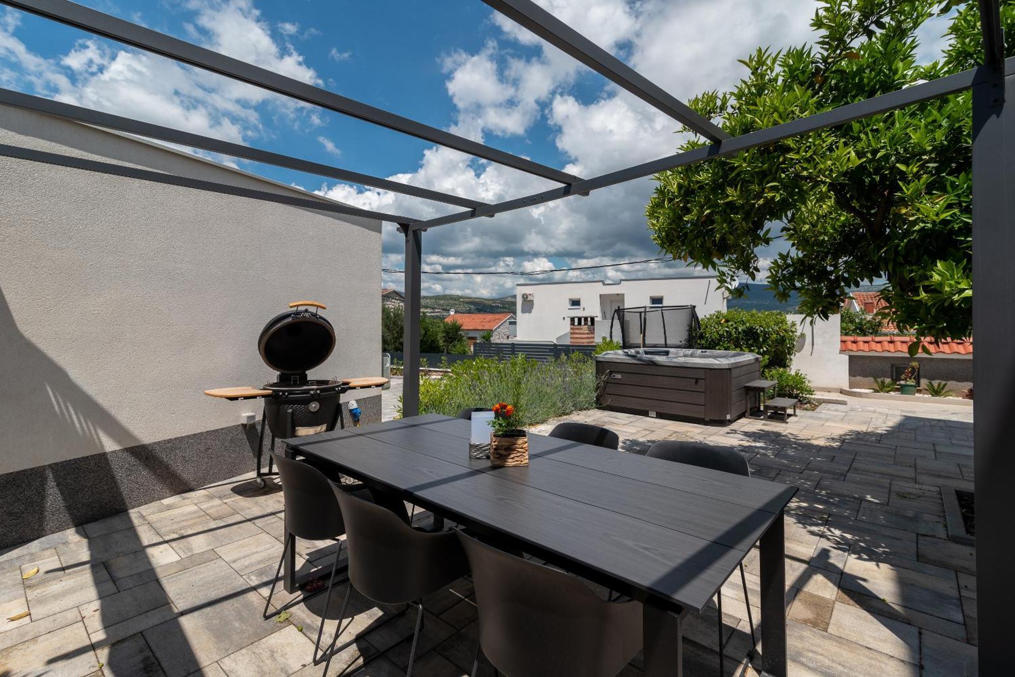 Maca Apartments & Suites Трогир Экстерьер фото